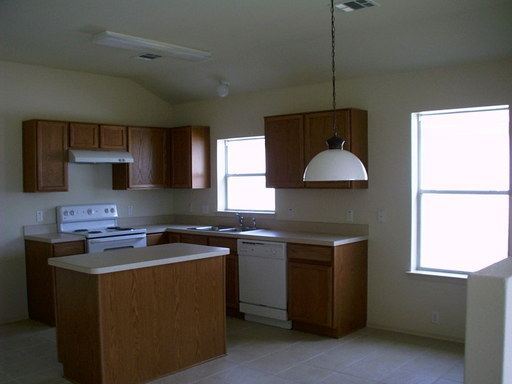 Building Photo - 305 Spruce Dr
