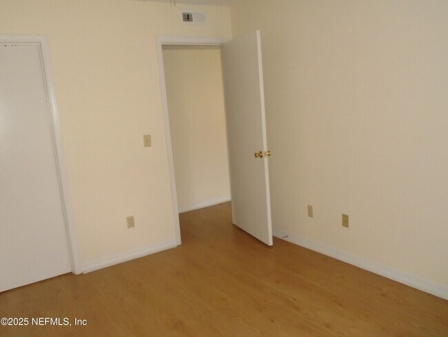 Foto del edificio - 10200 Belle Rive Blvd