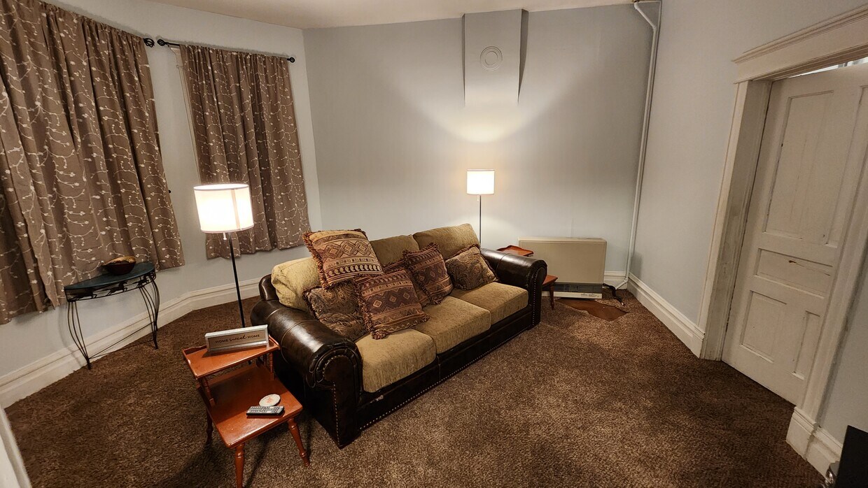 Foto principal - 709 W Galena St