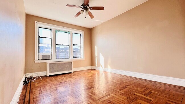 Foto del edificio - 118 Corbin Ave