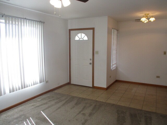Primary Photo - 3228 Commercial Ave