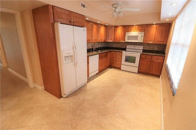Building Photo - 821 Cypress Blvd