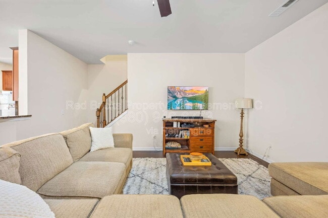 Building Photo - 2452 Royal York Ave