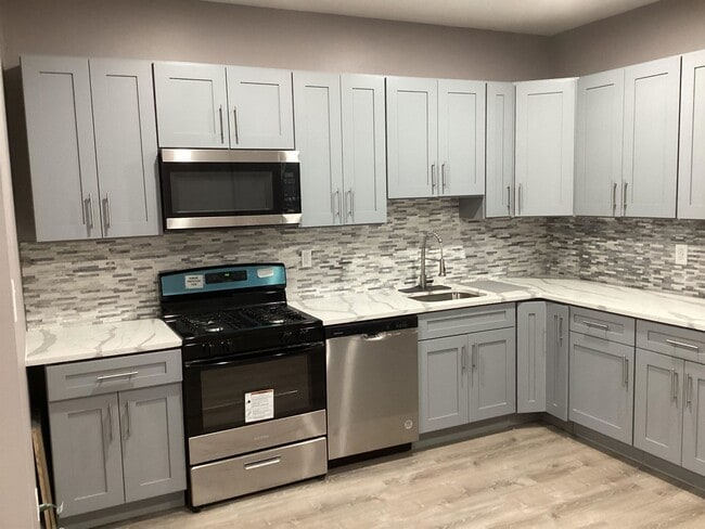 Building Photo - 422 Avenue C