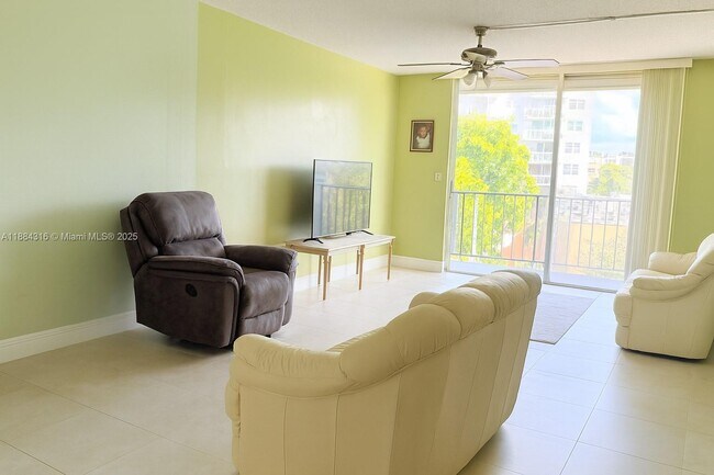 Foto del edificio - 1465 NE 123rd St