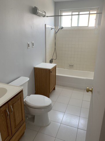 Building Photo - 925 Carob Way