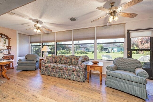 Foto del edificio - 40 Gretchen Ct