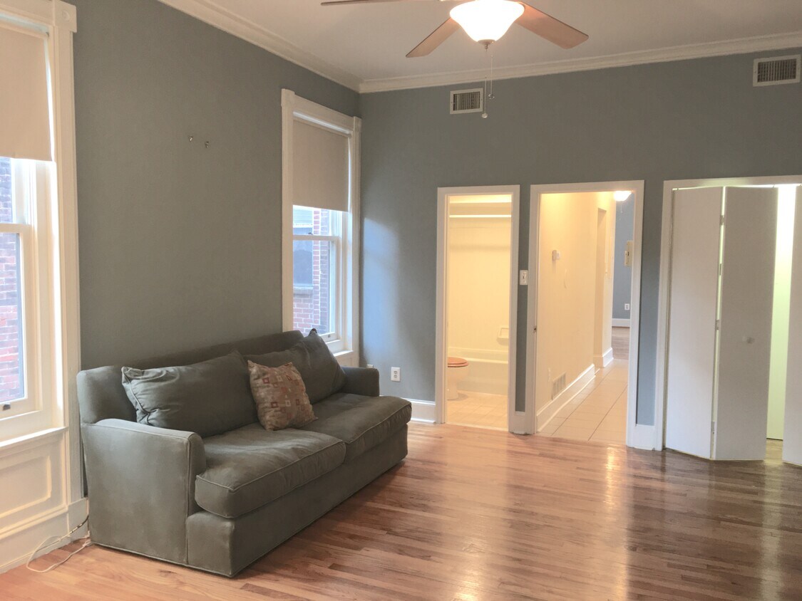 Living Room - 1902 Fairmount Ave