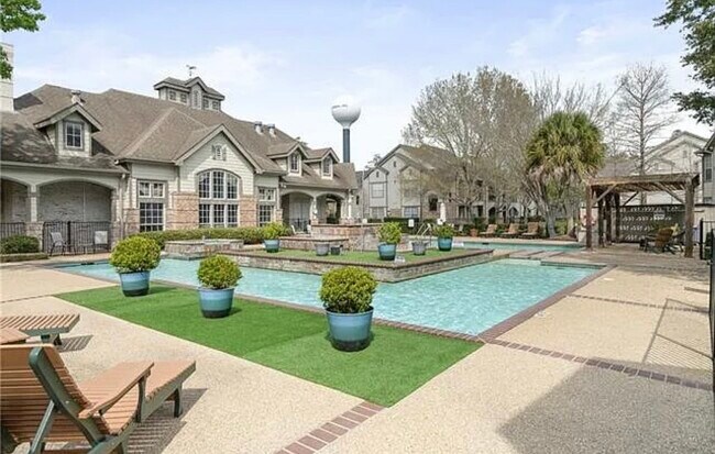 Foto del edificio - 350 Emerald Forest Blvd