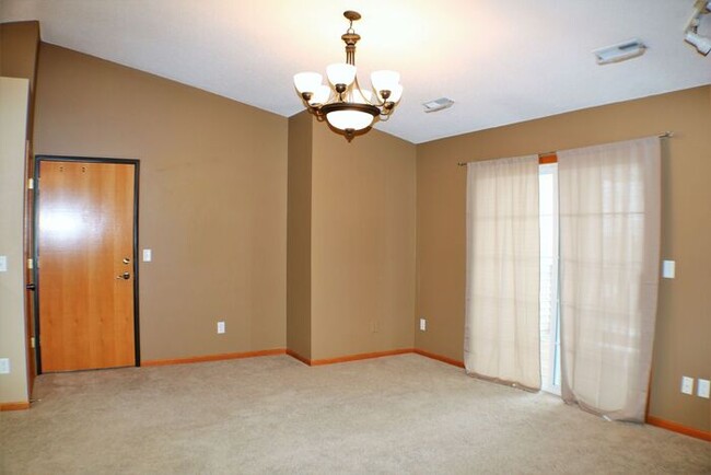 Building Photo - $1,195 | 2 Bedroom, 1 Bathroom Condo | Pet...