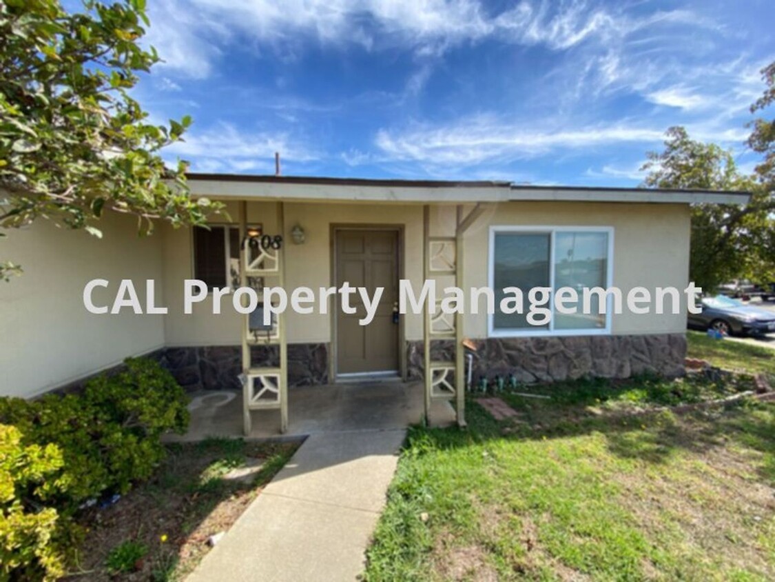Primary Photo - Nice 3 bedroom, 2 bath home in North Salinas