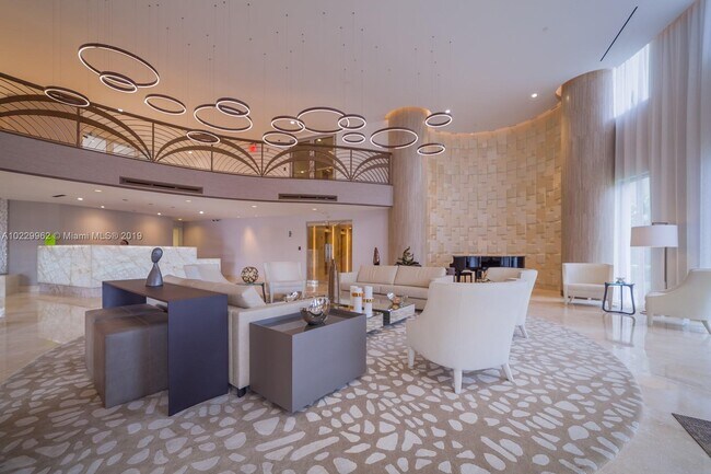 Foto del edificio - 17555 Collins Ave