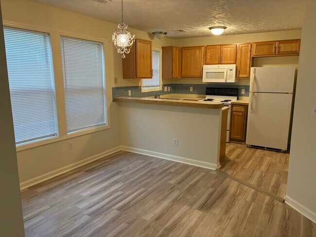 Foto del edificio - 6804 Willowbrook Dr