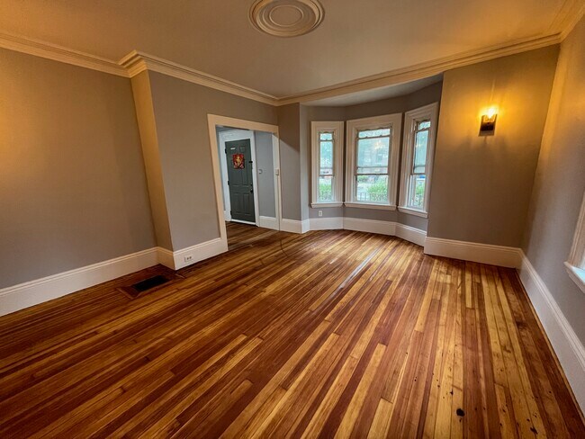 Building Photo - 27 Athol St