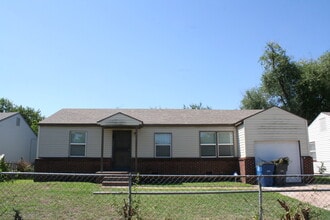 Building Photo - 150 W 50th Pl N