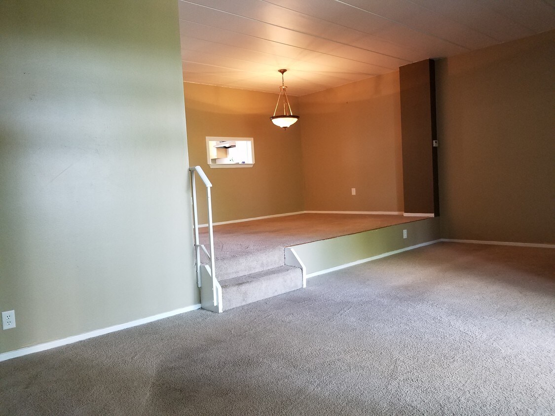 2034 Swallow Hill Rd, Pittsburgh, PA 15220 Condo for Rent in