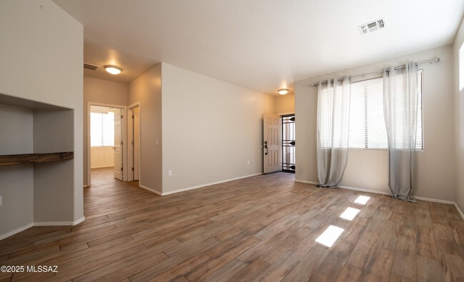 Building Photo - 27 W Camino Rancho Quito