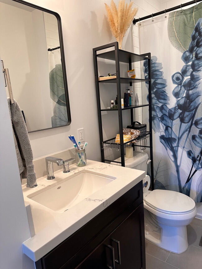 Private bathroom - 9542 Parker Ln