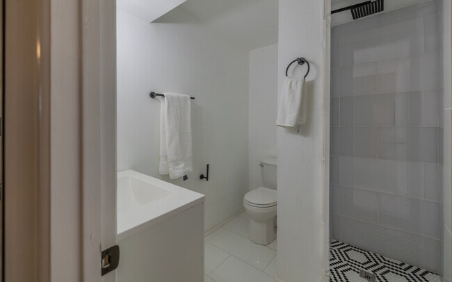 Foto del edificio - 302 E Adams St