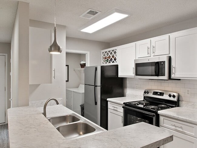 Building Photo - Crestview at Oakleigh Apartments