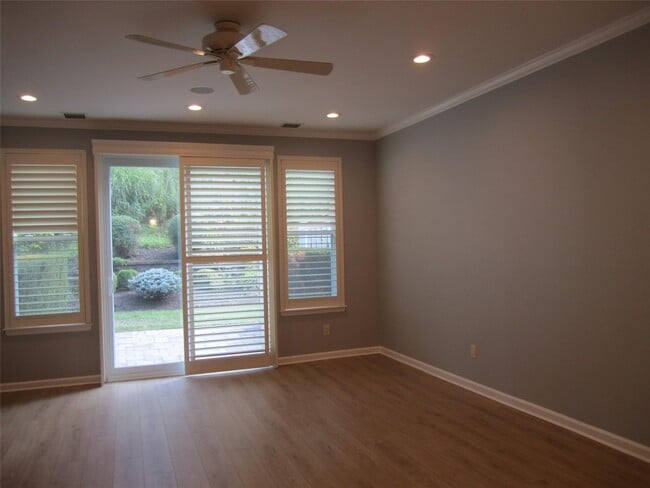 Building Photo - 163 Windward Ct S