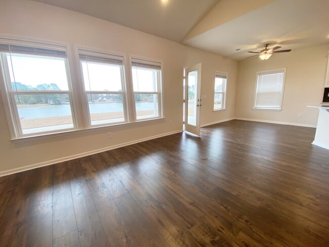 large living area with lake view - 637 Hickman St