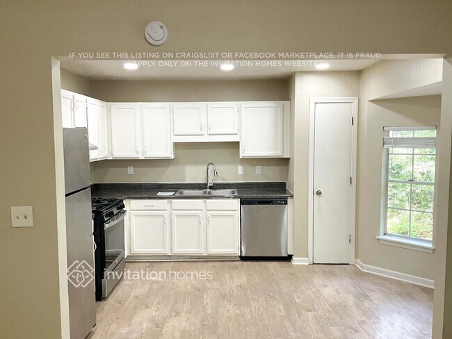 Foto del edificio - 1333 Regal Heights Dr