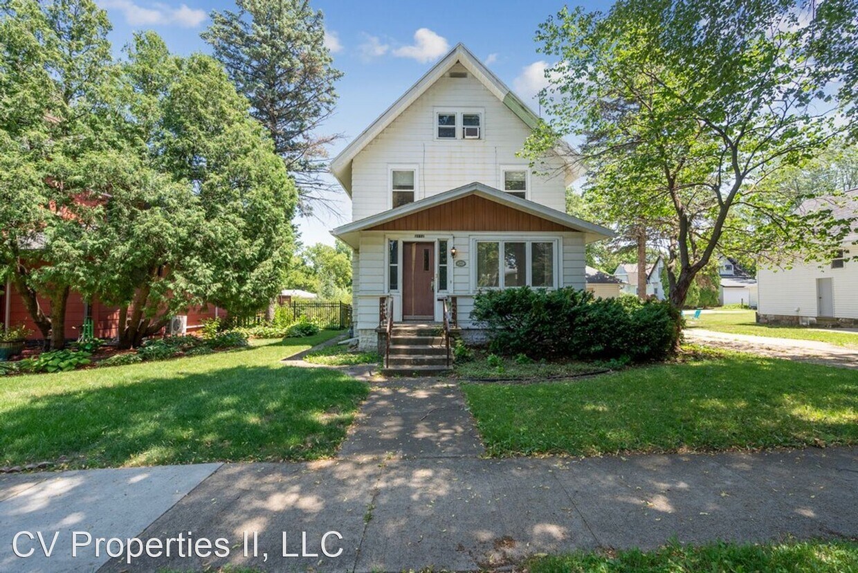 4 br, 2 bath House 2112 Walnut St House Rental in Cedar Falls, IA