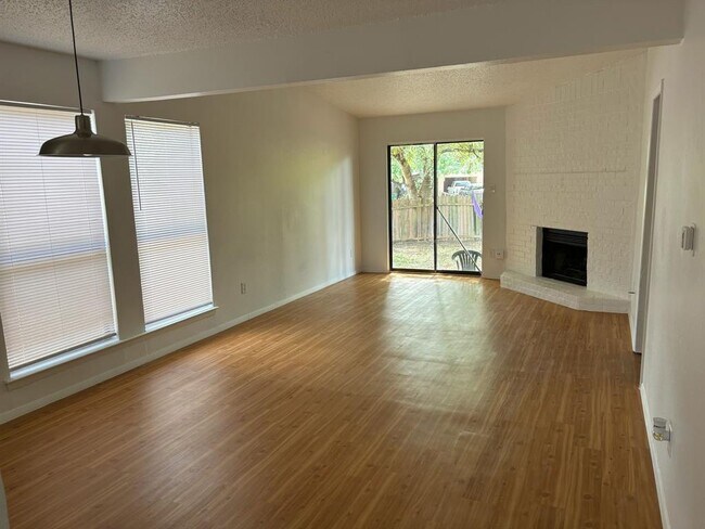 Building Photo - 5006 Coffee Cup Cove