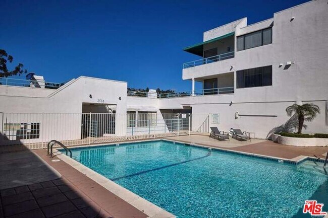 Building Photo - 2552 Navarra Dr