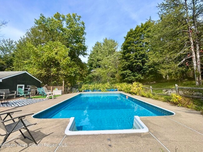 Building Photo - 11 Julia Ave