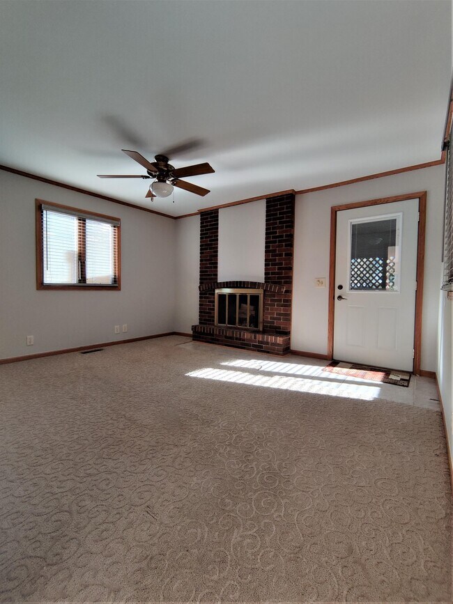 Building Photo - 15530 Crystal Acres Dr