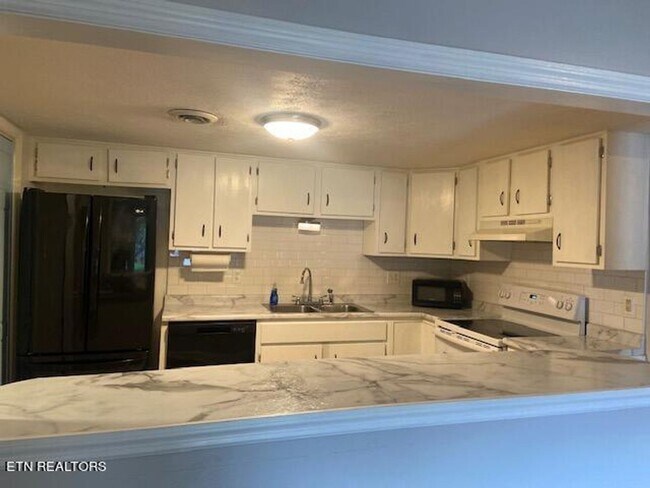 Building Photo - Knoxville 37918 - 2 bedroom, 1 bath Condo ...