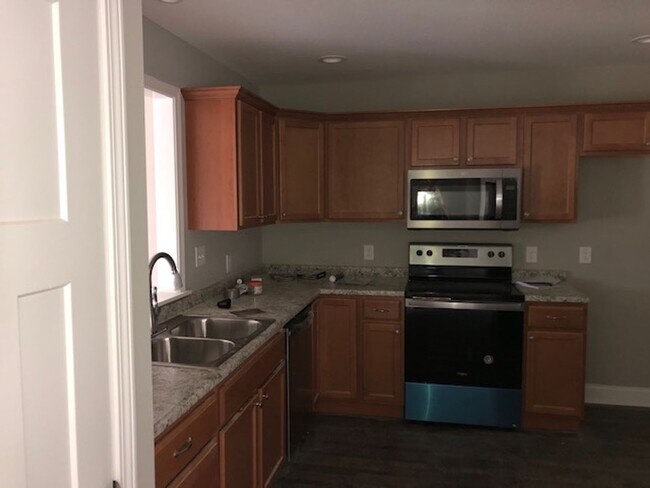 Foto del edificio - New Construction 2BR/ 2BA, 2 Car Garage