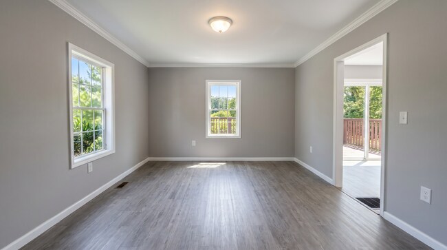 Foto del edificio - Renovated 2-Bedroom Home with Two Baths and Expansive Deck