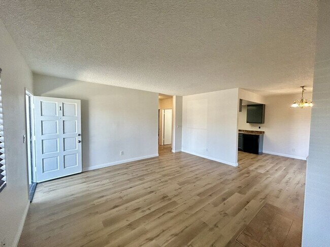 Foto del edificio - Spacious 2-Bedroom, 2-Bath Apartment – Ground Level! 90710! Move In Special - $1.000.00 Off One M...