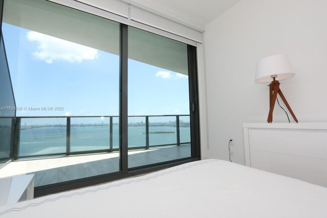 Foto del edificio - 460 NE 28th St