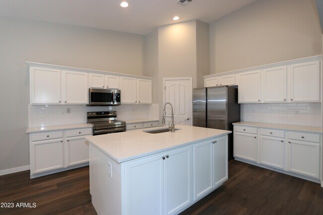 Building Photo - 2208 W Harwell Rd.