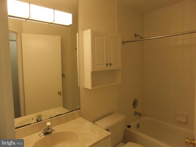 Foto del edificio - 1640 Oakwood Dr