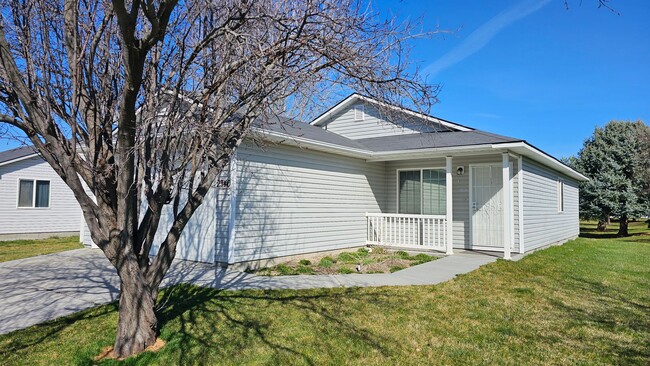 Building Photo - Perfect home in a perfect location in Nampa!