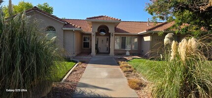 Building Photo - 1569 Tamarisk Dr