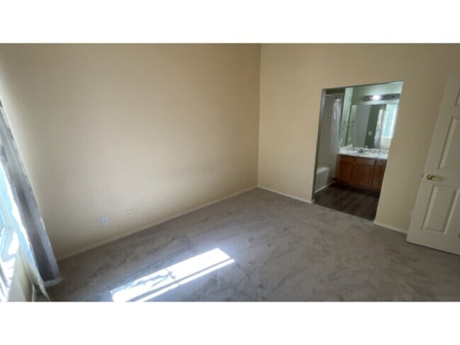 Foto del edificio - Stunning Condo in Cheyenne Meadows