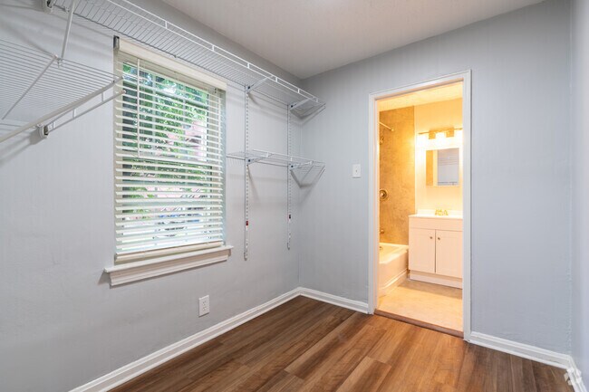 Estudio, 1 baño - Armario - Old Louisville - 1219 S 6th St