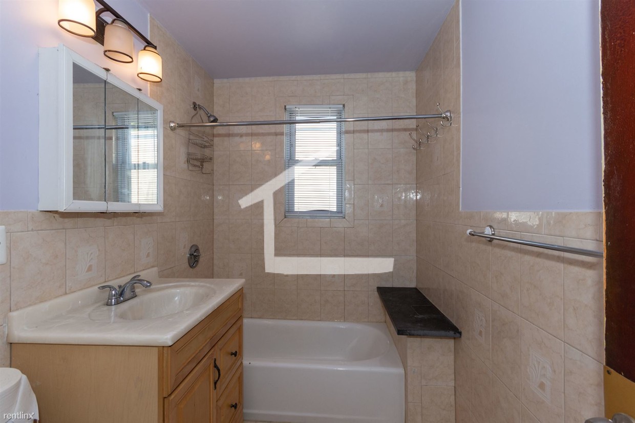 3 br, 1 bath - 27 Litchfield St # 28-3 - 3 br, 1 bath  - 27 Litchfield St # 28-3