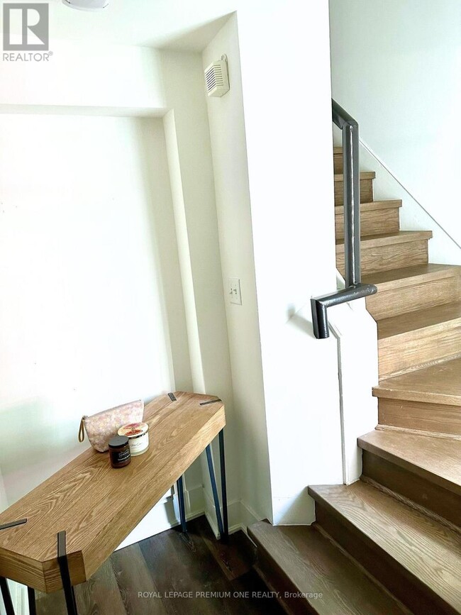 Building Photo - 10496 Islington Ave