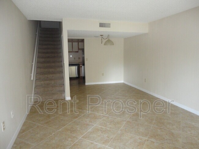 Building Photo - 4211 S Semoran Blvd