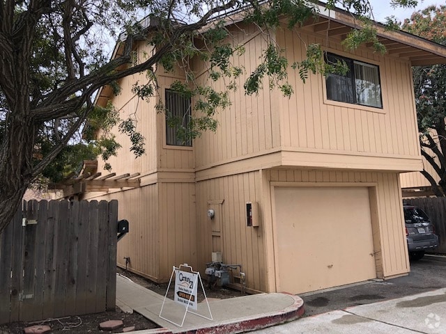 Building Photo - 528 Hathway Ave