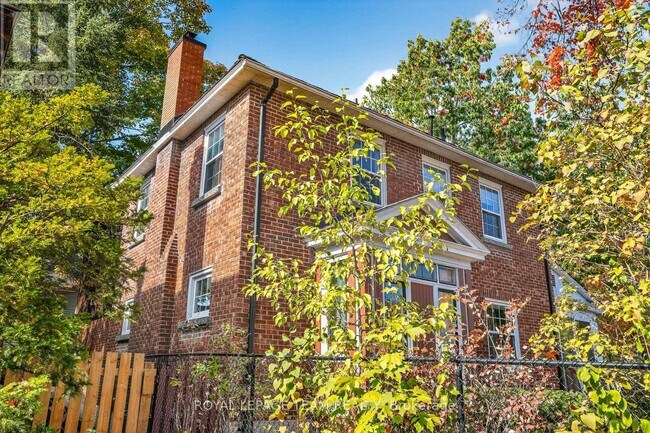 Photo du bâtiment - 100 Maple Ln