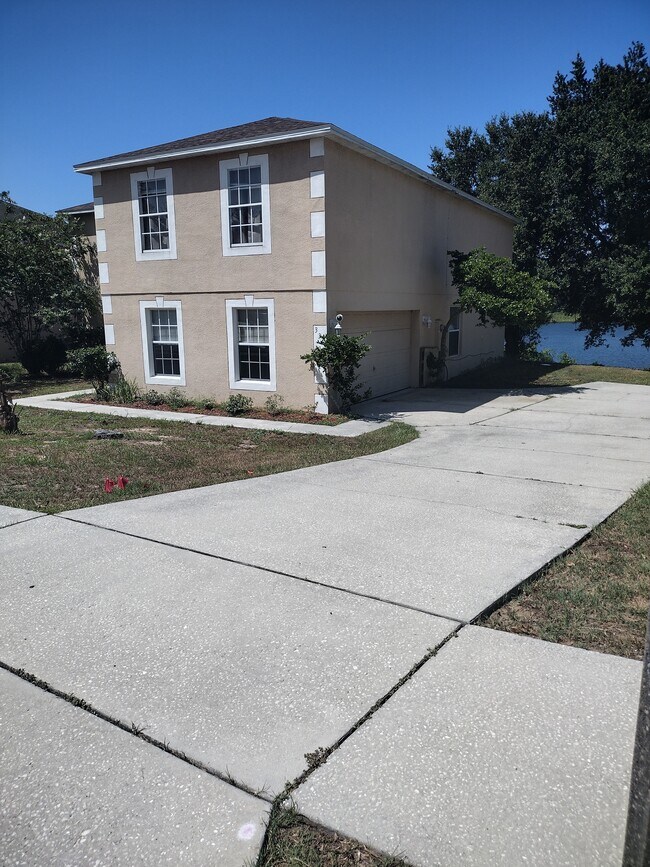 Foto del edificio - 334 Lake Shepard Dr