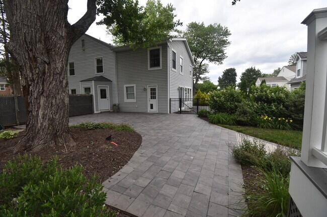 Building Photo - Meadow View